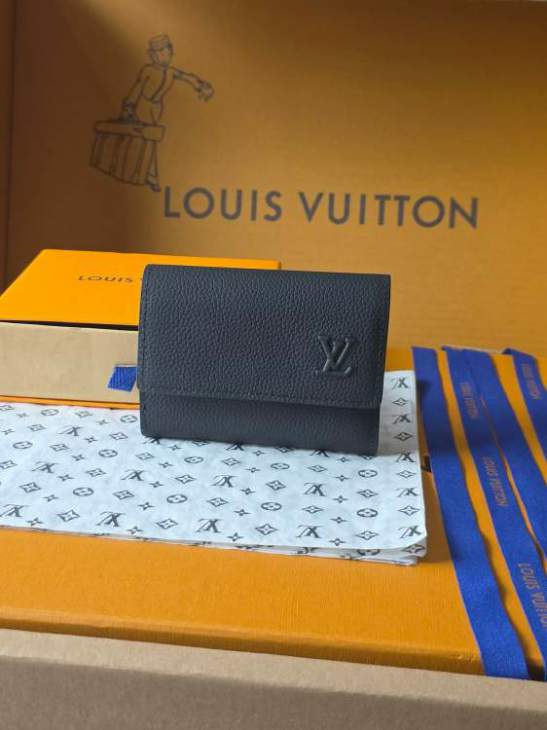Picture of Louis Vuitton Wallets _SKUfw216011873fw